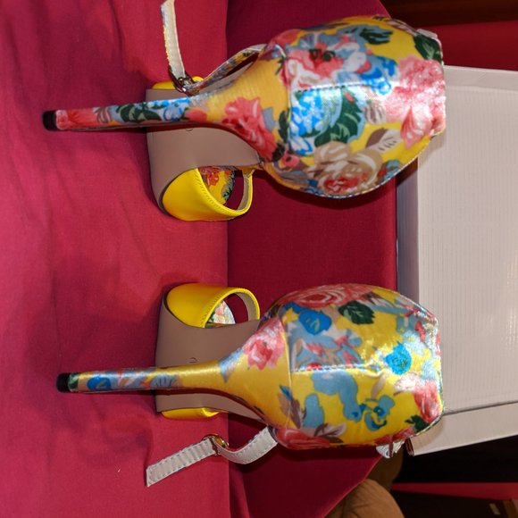 Spring Time Sandals! - Picture 2 of 3